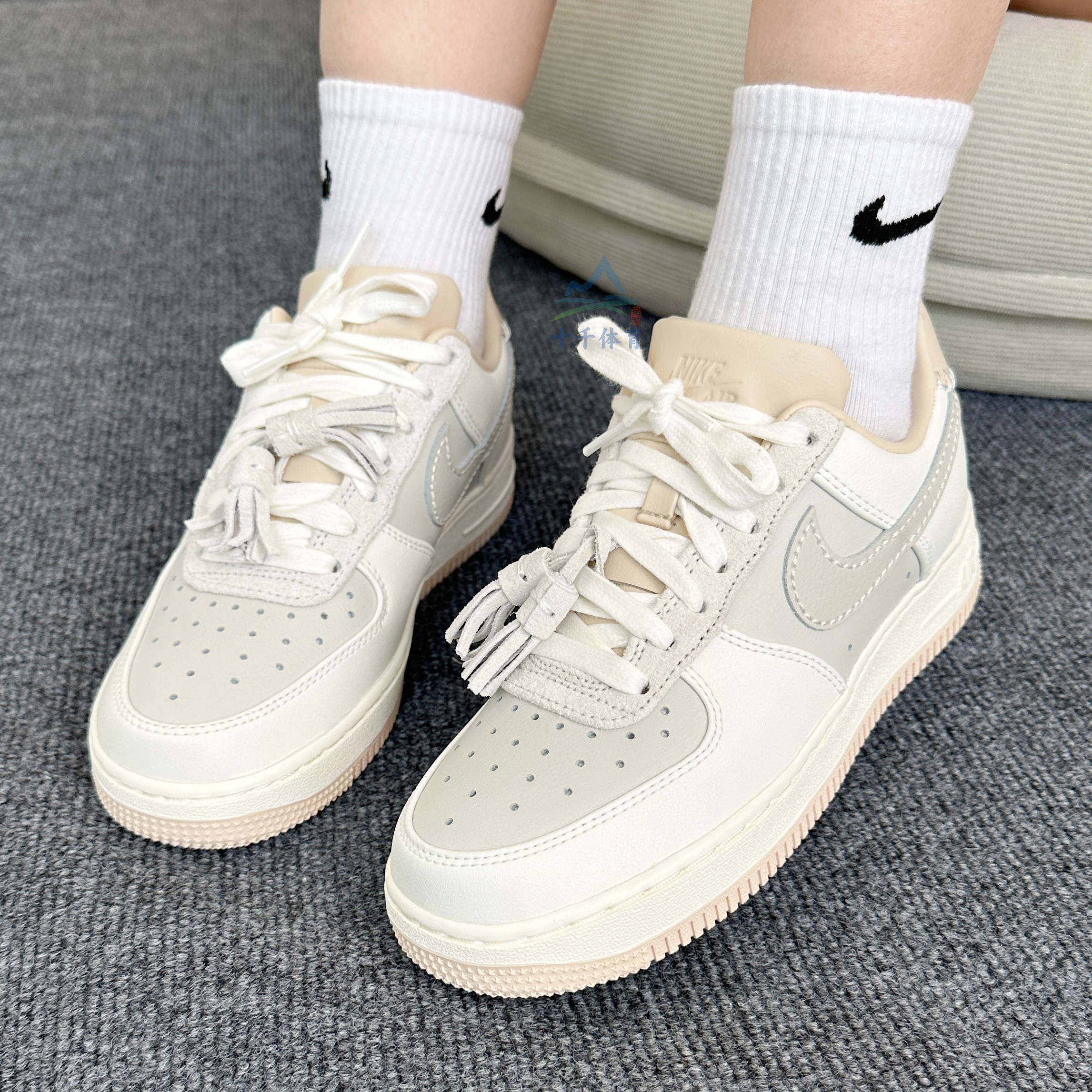 Nike耐克AF1女子空军一号运动鞋25春季新款小流苏装饰板鞋HV1813 - 图1