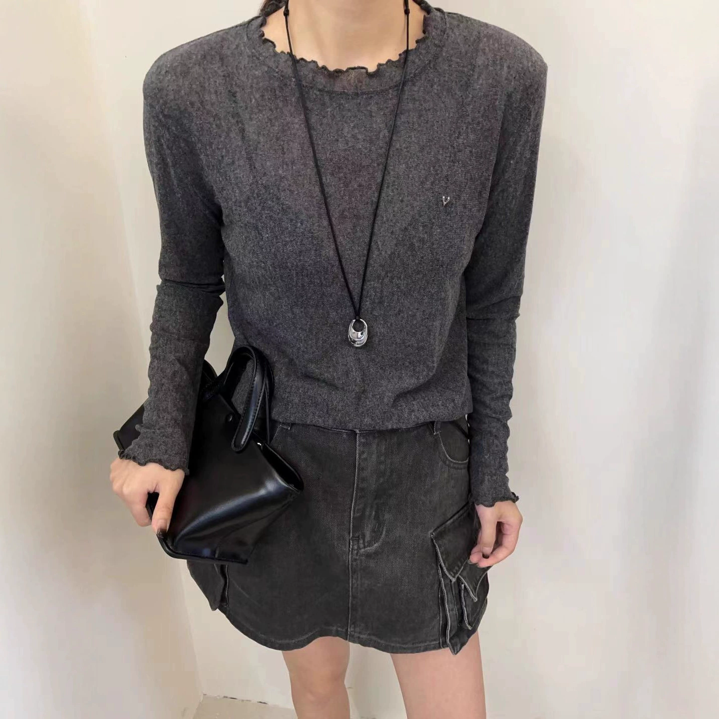 灰色木耳边领口钉珠长袖T恤女2026春季休闲百搭柔软打底衫上衣潮,淘宝优惠券,粉丝福利购,淘宝优惠卷