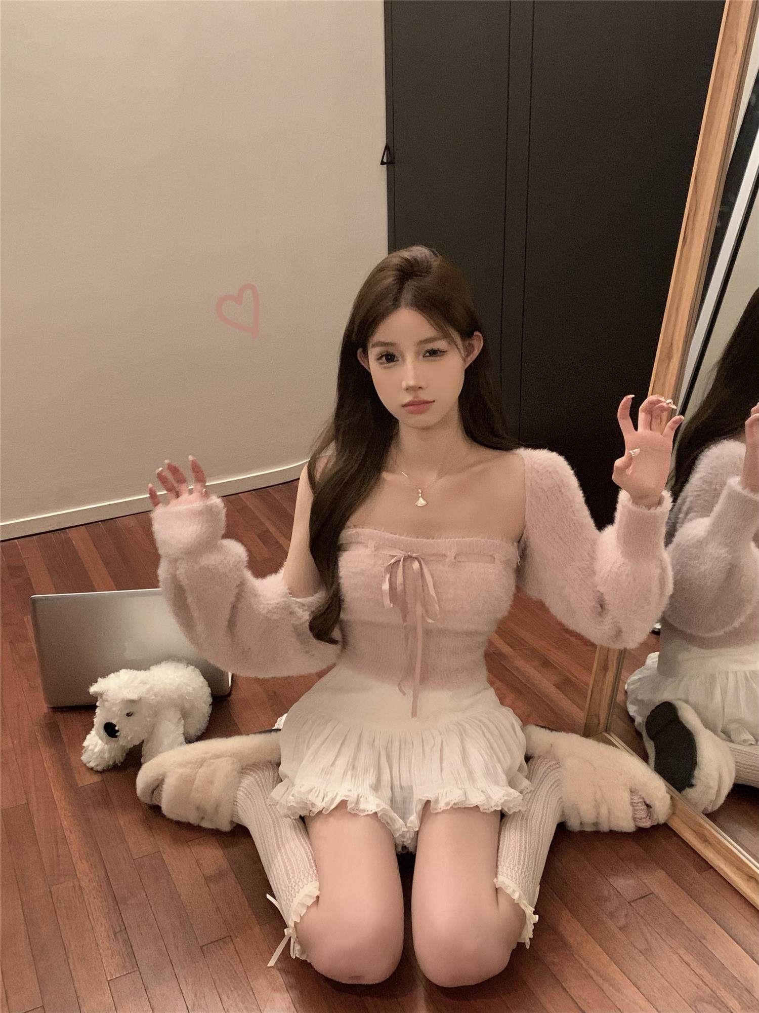 短款毛衣坎肩开衫纯欲风套装女装冬季毛绒针织抹胸背心上衣两件套,淘宝优惠券,粉丝福利购,淘宝优惠卷