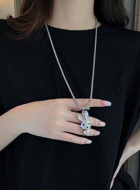 新款潮酷满钻兔子项链女ins嘻哈个性吊坠百搭长款毛衣链厂家