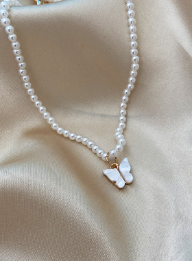 仿珍珠串珠蝴蝶吊坠优雅轻奢短款