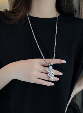 新款潮酷满钻兔子项链女ins嘻哈个性吊坠百搭长款毛衣链厂家