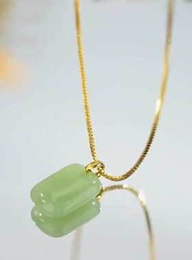 复古绿色显白无事牌钛钢项链女2025年新款潮气质百搭高级感锁骨链