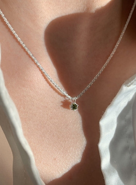 s925纯银绿钻满天星项链女甜美小众ins波光粼粼橄榄绿锆石颈链