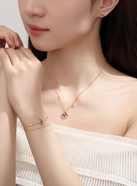 原创四叶草玫瑰花项链女纯银森系ins小香风红玛瑙吊坠情人节礼物