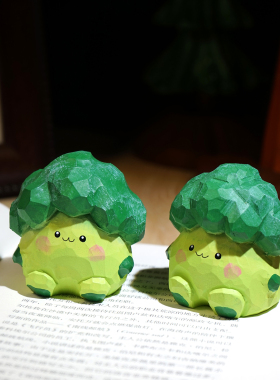 “西兰花娃娃”手工木雕小摆件可爱西蓝花工位电脑书桌面装饰品