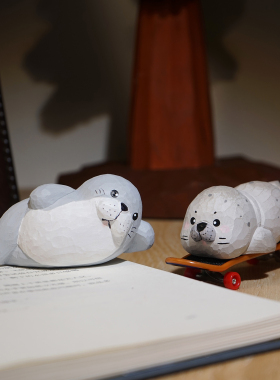 “滑板小海豹”手工木雕小摆件可爱动物趣味创意治愈电脑工位桌面