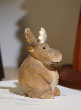 圆滚滚的麋鹿手工木雕小摆件