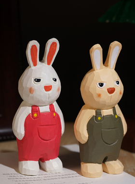 背带裤小兔子手工木雕小摆件卡通可爱工位电脑桌面屏幕装饰品礼物