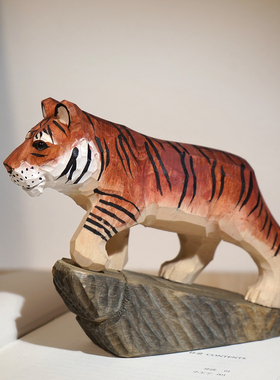 “虎啸山野”手工木雕小摆件