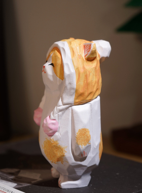 戴毛绒帽子的猫咪手工木雕小摆件