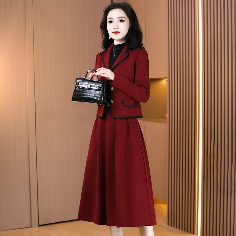 红色小香风两件套装女2024秋冬新款喜婆婆婚宴礼服妈妈毛呢连衣裙