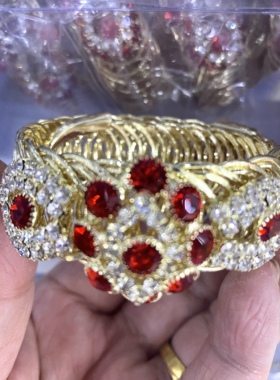 新疆女士手镯手链成人儿童镯子钻石手链手镯饰品首饰