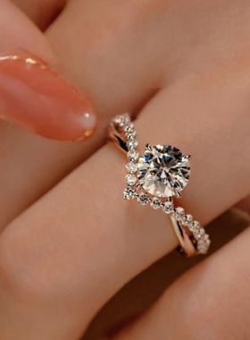 为爱加冕1克拉纯银莫桑石戒指高级感钻戒女订婚求婚结婚戒食指戒