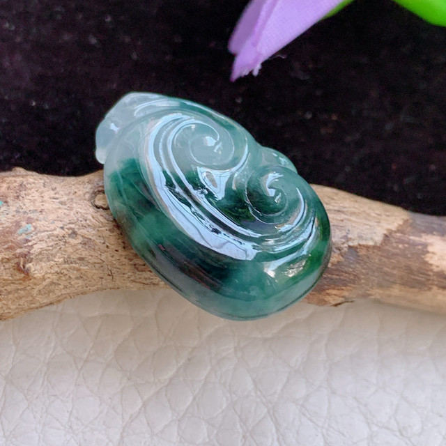 Lz real shot 25.3*16.5*5 natural jade Ruyi Lan Yun everything goes smoothly small Ruyi jade pendant jade pendant