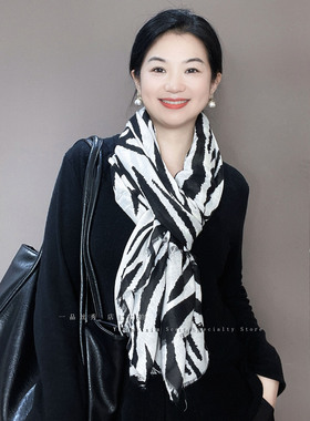 黑白色斑马纹围巾女秋冬季韩版高级感棉麻春秋长款披肩保暖围脖