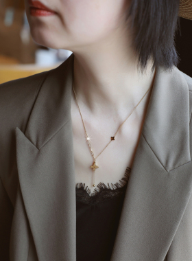 ZOXI2025新款磨砂金四叶草项链高级感轻奢小众女款流苏锁骨链配饰