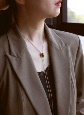 ZOXI简约高级感超长虎眼石毛衣项链轻奢小众方形长款配饰秋冬女款