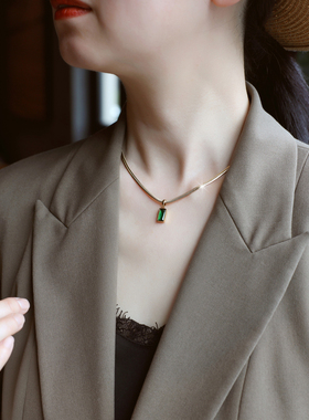 ZOXI轻奢小众不掉色绿色蛇骨链女