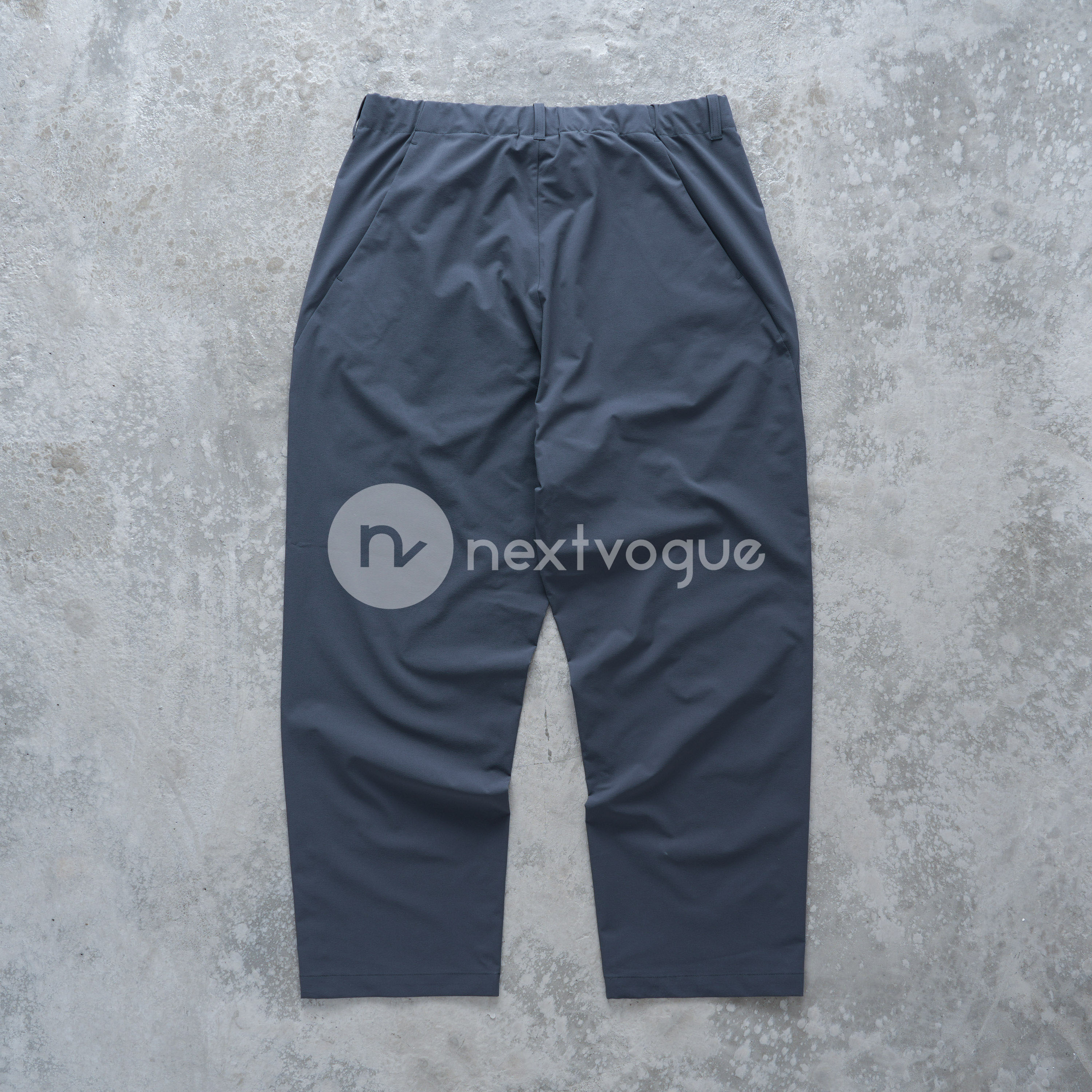 【NextVogue】Goldwin One Tuck Tapered 防水透气轻薄微锥休闲裤 - 图1