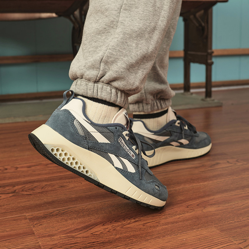  reebok板鞋/休闲鞋