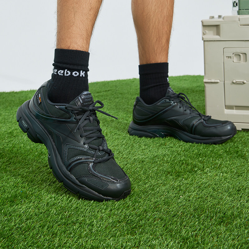  reebok板鞋/休闲鞋