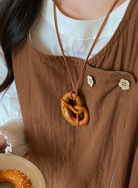 皮革打结面包微笑亚克力项链小众设计感个性毛衣链甜美气质项饰
