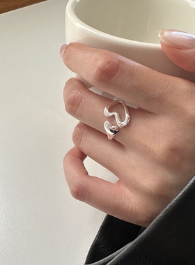 镂空爱心戒指女2023年新款时尚个性小众设计心形指环戒开口可调节