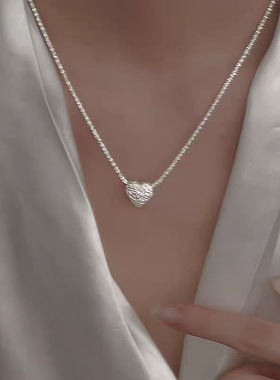 满天星爱心项链女款2025新款爆款轻奢小众设计感波光粼粼锁骨链