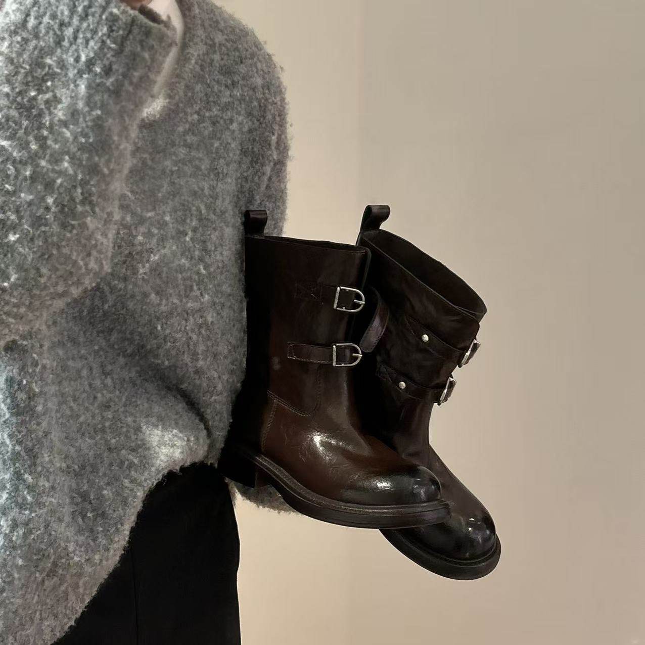 H55女鞋雅2025秋冬新款英伦风中筒百搭时尚短靴沁色双帕扣骑士靴,淘宝优惠券,粉丝福利购,淘宝优惠卷