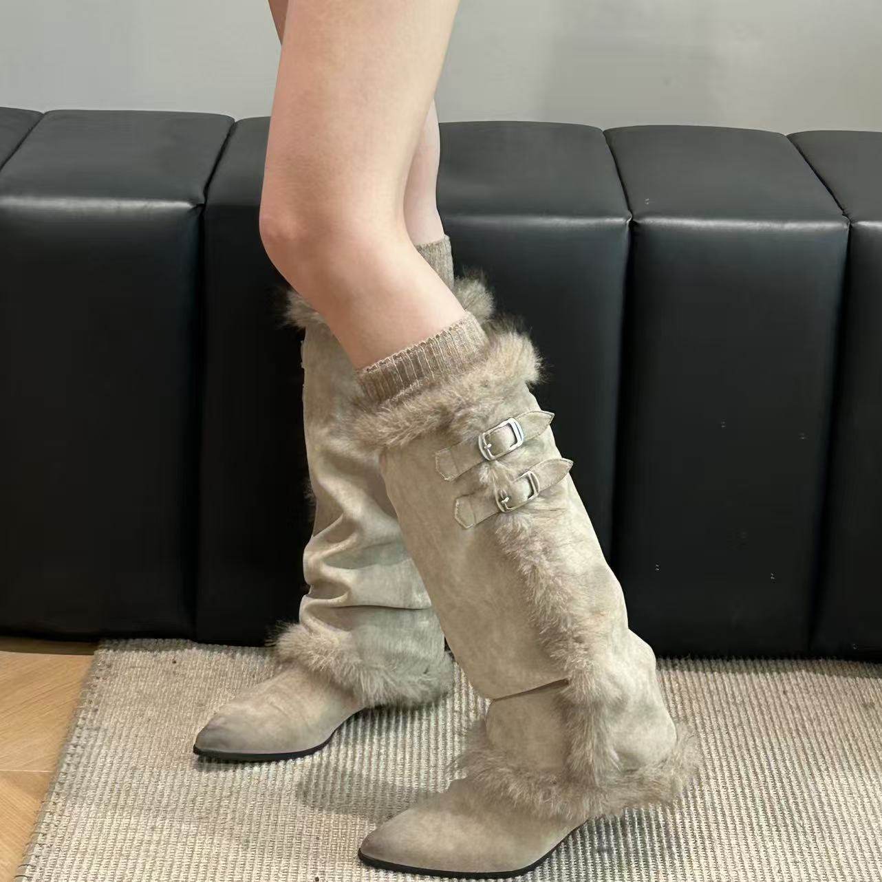 H55女鞋暖咖絮语2025冬季新款磨砂皮尖头低跟女靴毛绒温柔复古靴,淘宝优惠券,粉丝福利购,淘宝优惠卷