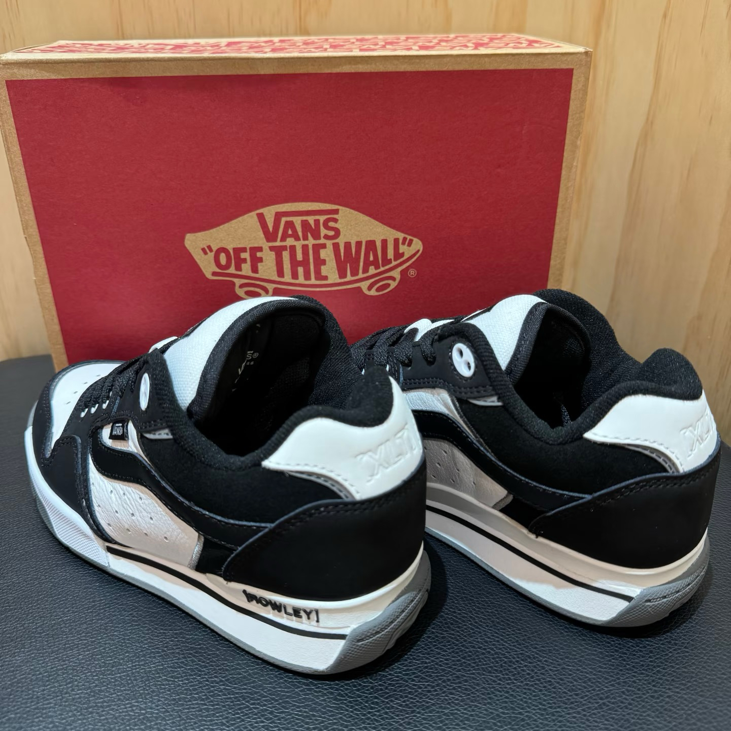 范斯Vans Rowley XLT舒适百搭耐磨低帮黑白复古面包鞋VN000MYEBZW - 图2