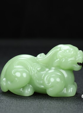 新疆和田玉冰底晴水色貔貅手把件