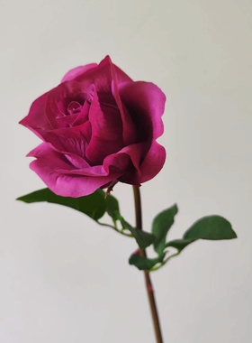 单支玫红手感保湿玫瑰仿真花欧式花束假花装饰花客厅餐桌插花摆件