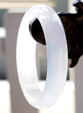 美石计高冰透女天然玉髓玛瑙手镯