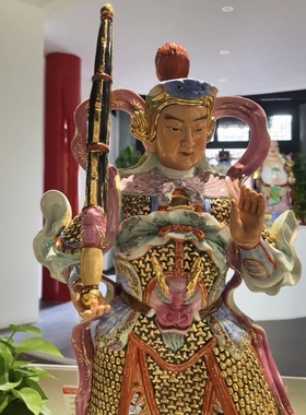 精工手持降魔杵站立韦陀菩萨景德镇手工陶瓷器粉彩雕塑摆件高73cm