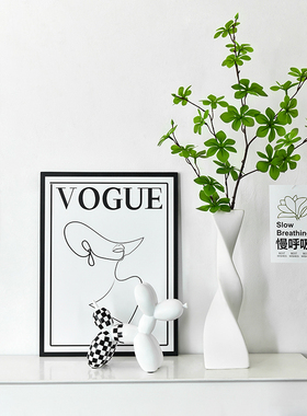 高级感软装客厅电视斗柜装饰摆件