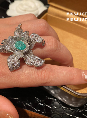 琚小姐夸张大版花朵戒指