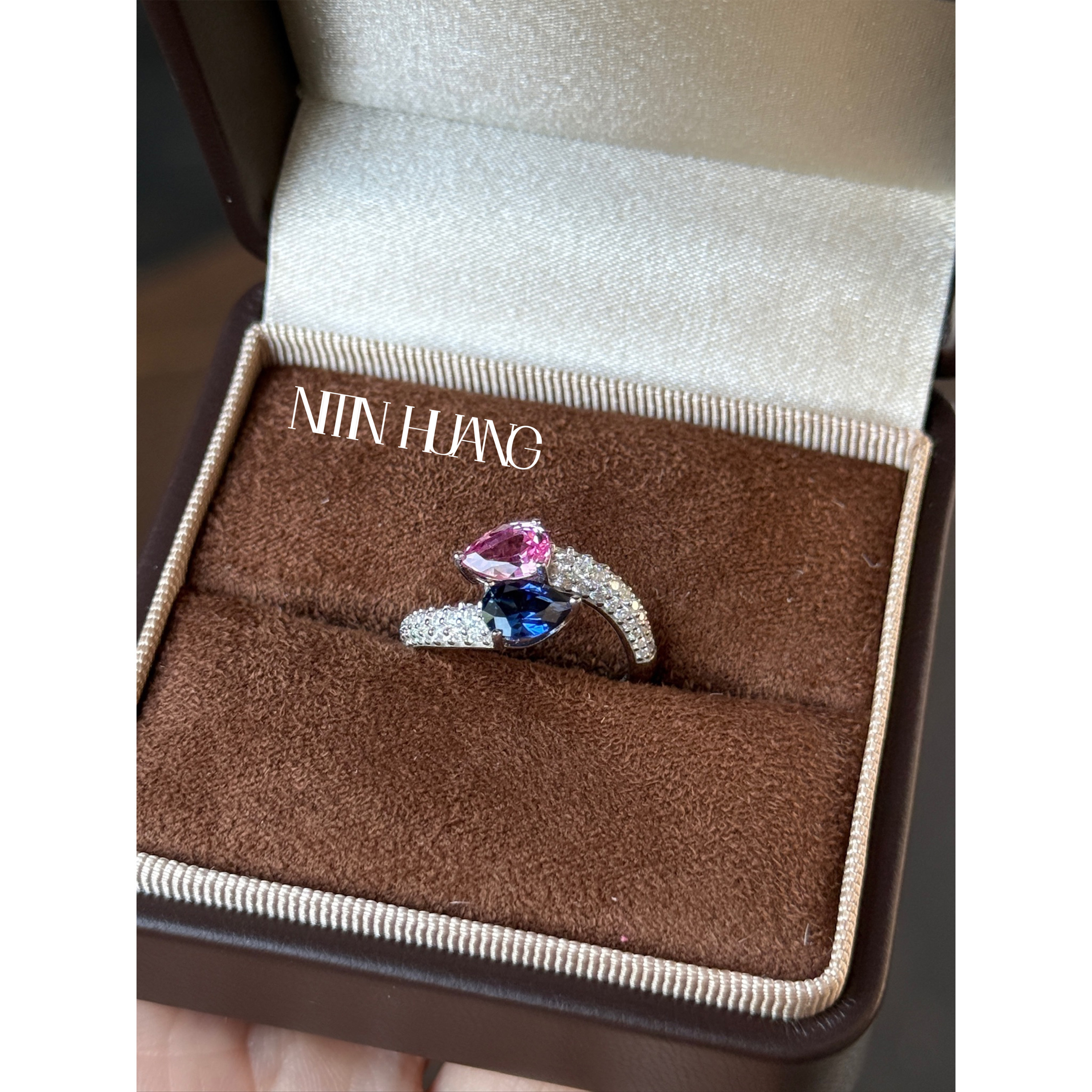 NITIN HUANG2.0.8克拉培育蓝宝石撞色戒指通体925纯银镀真金 - 图0
