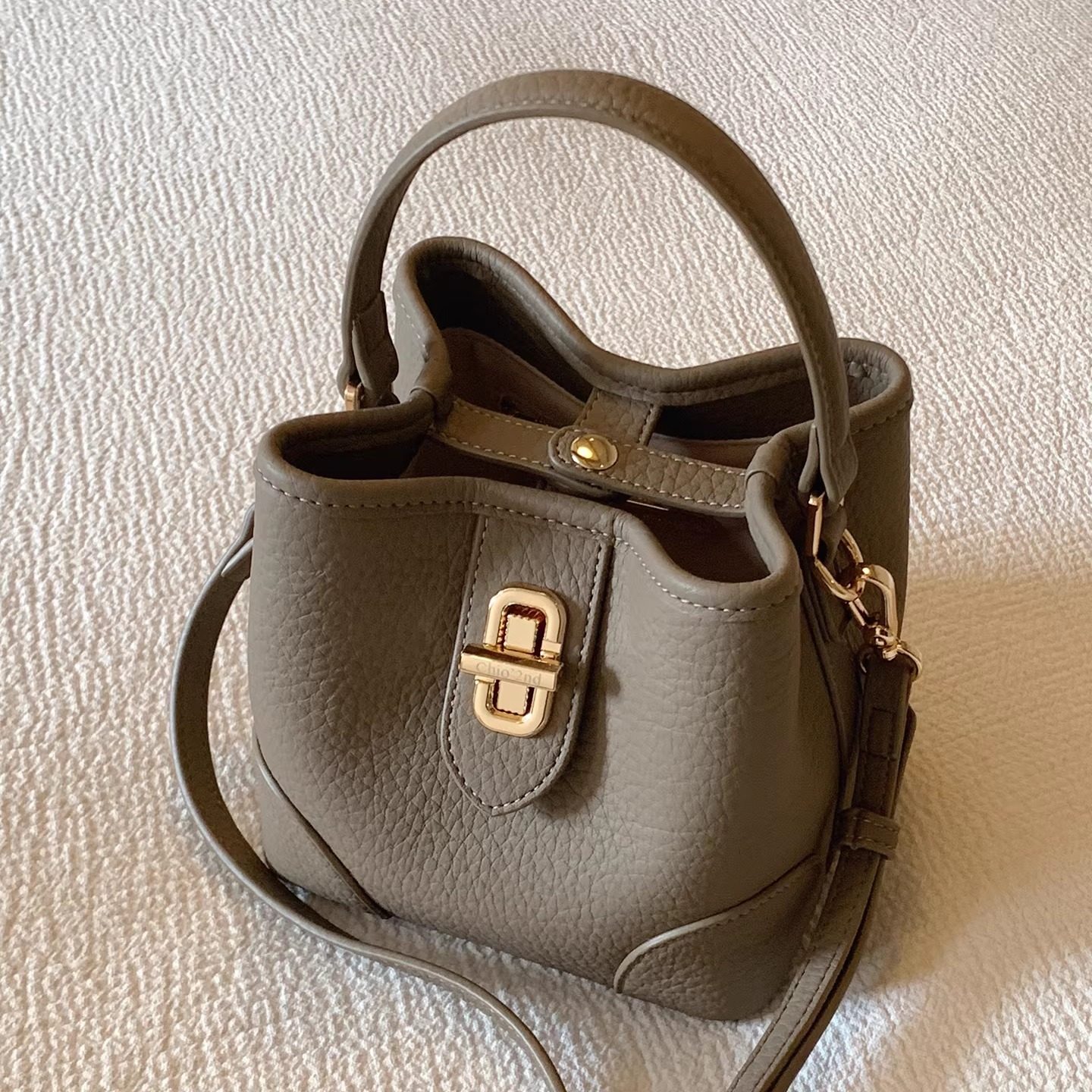 南风Chio2nd 微醺晚宴水桶包包女手提包超火上班小拎包单肩斜挎包,淘宝优惠券,粉丝福利购,淘宝优惠卷