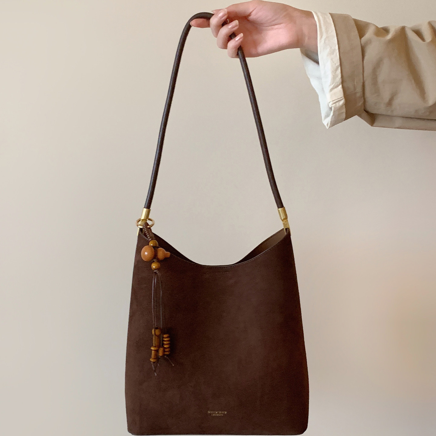 南风Chio2nd 焦糖暖枫水桶包复古麂皮高级小众不撞款包包女单肩包,淘宝优惠券,粉丝福利购,淘宝优惠卷