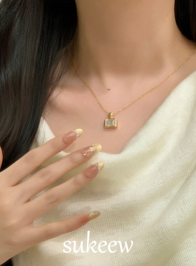SUKEEW/酥可 方糖香薰·轻奢小众百搭精致方糖香水瓶吊坠项链女