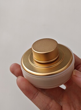 铝合金材质、有防烫硅胶套。