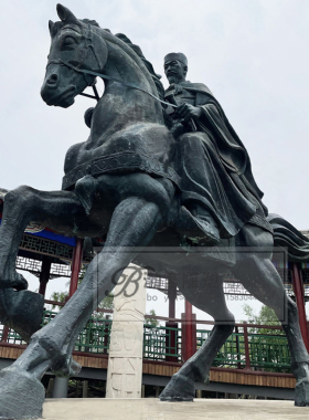 商业街人物渤言雕塑玻璃钢仿铜