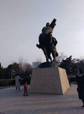 铜胡服骑射雕塑古代公园广场