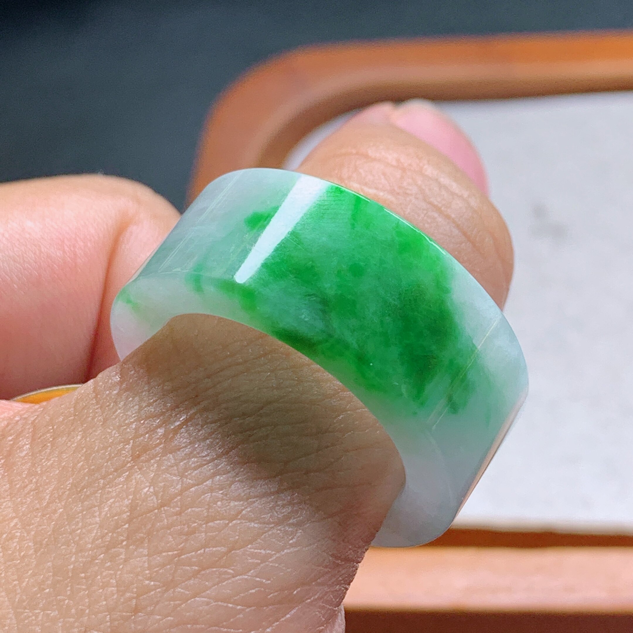 No. 27 Myanmar natural A-grade jadeite T1259 inner diameter 21.6-11.6-4.2mm spicy green ring finger