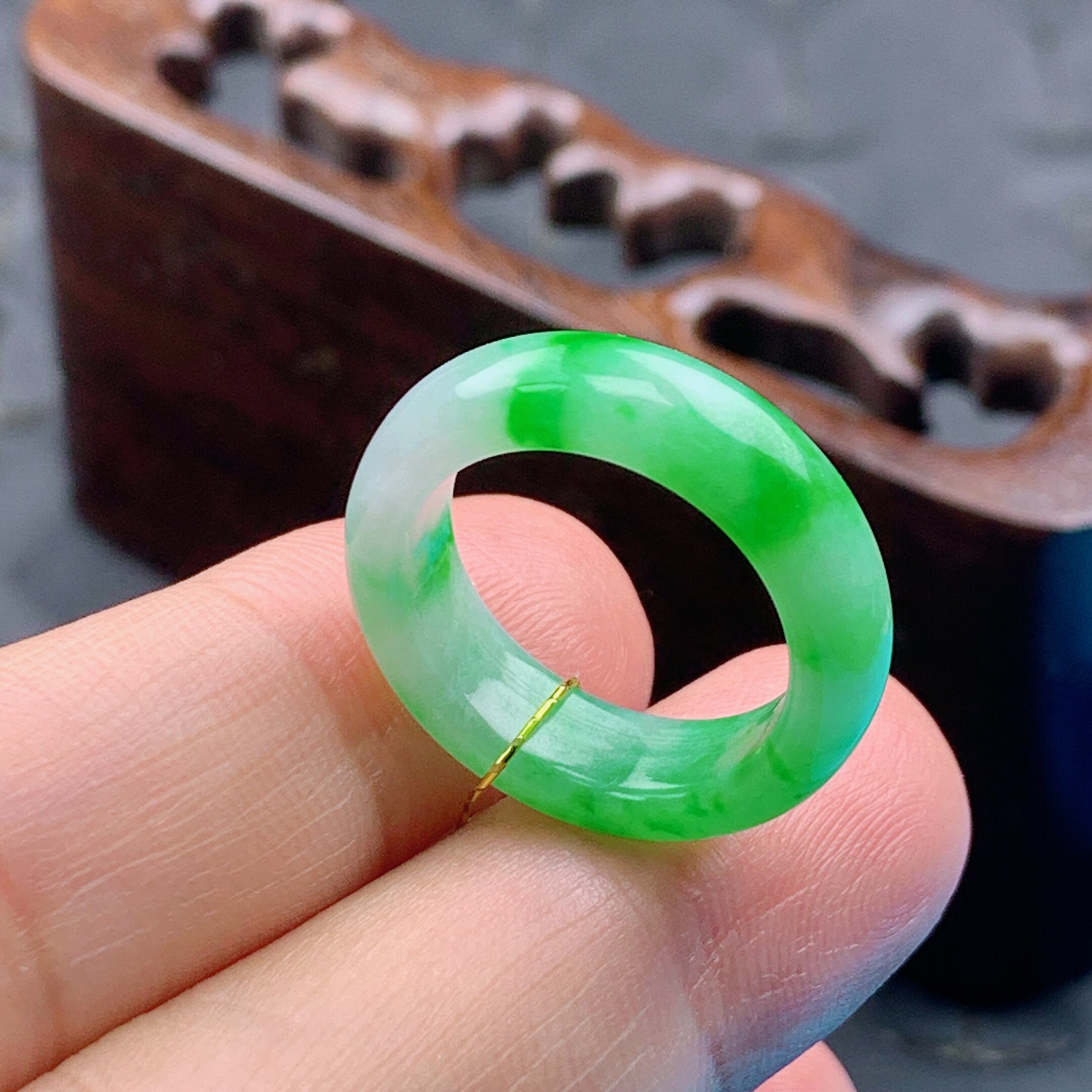 No. 9 Myanmar natural A-grade jadeite T935 inner diameter 15.4/5.7/3.2mm positive green ring round ring