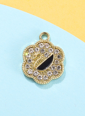 梅花小鹅挂件配饰滴油小吊坠饰品配件diy项链手链服饰包包钥匙扣