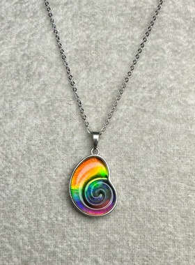 斑彩石七彩粉紫海螺形吊坠