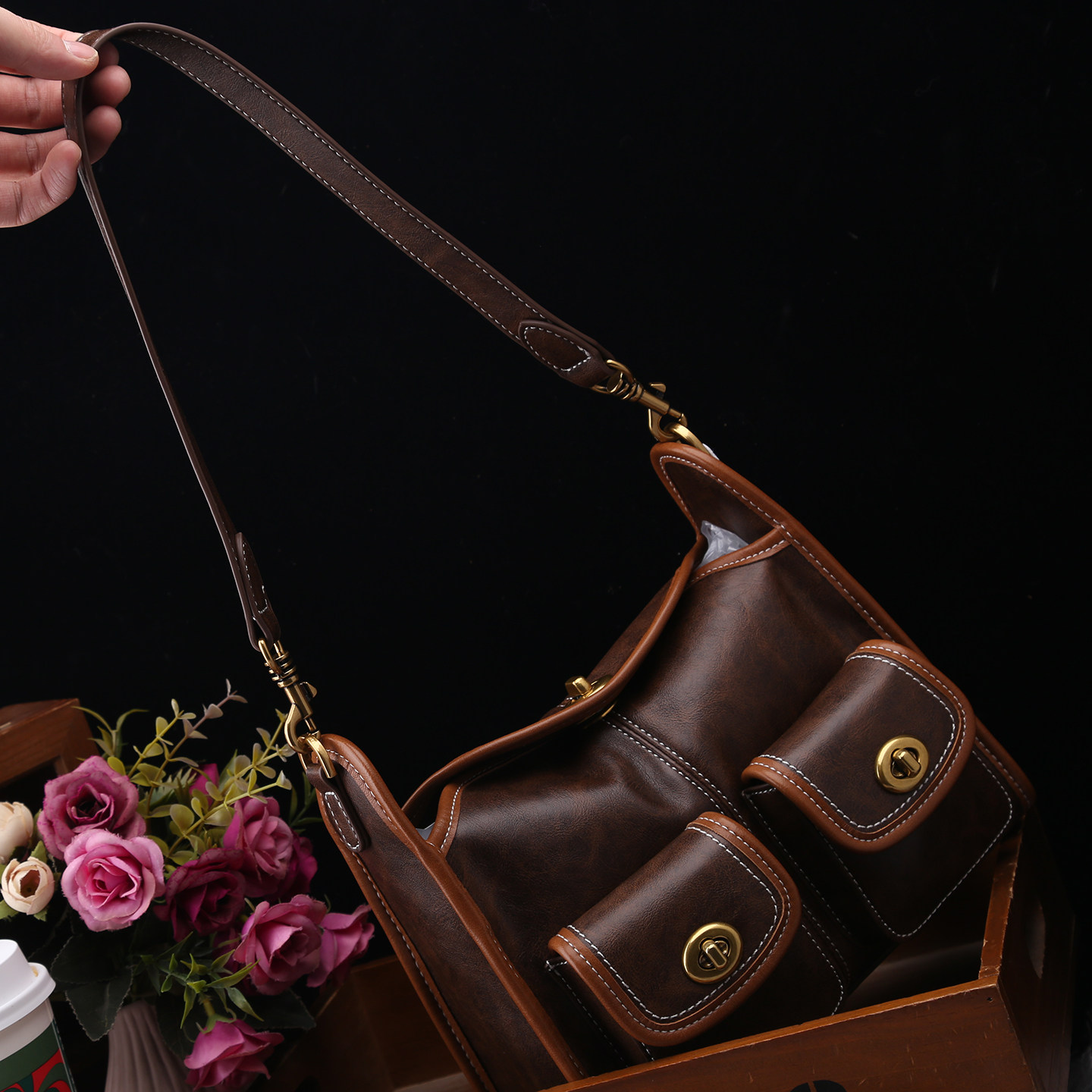 正品女包2025新款时尚机车复古风真皮单肩大容量斜挎大包63197-1,淘宝优惠券,粉丝福利购,淘宝优惠卷